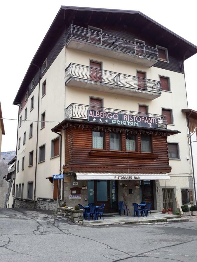 Albergo Ristorante Sciatori Pievepelago Exterior photo